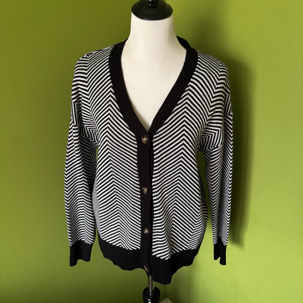 Black and White Chevron Striped Women's Cardigan